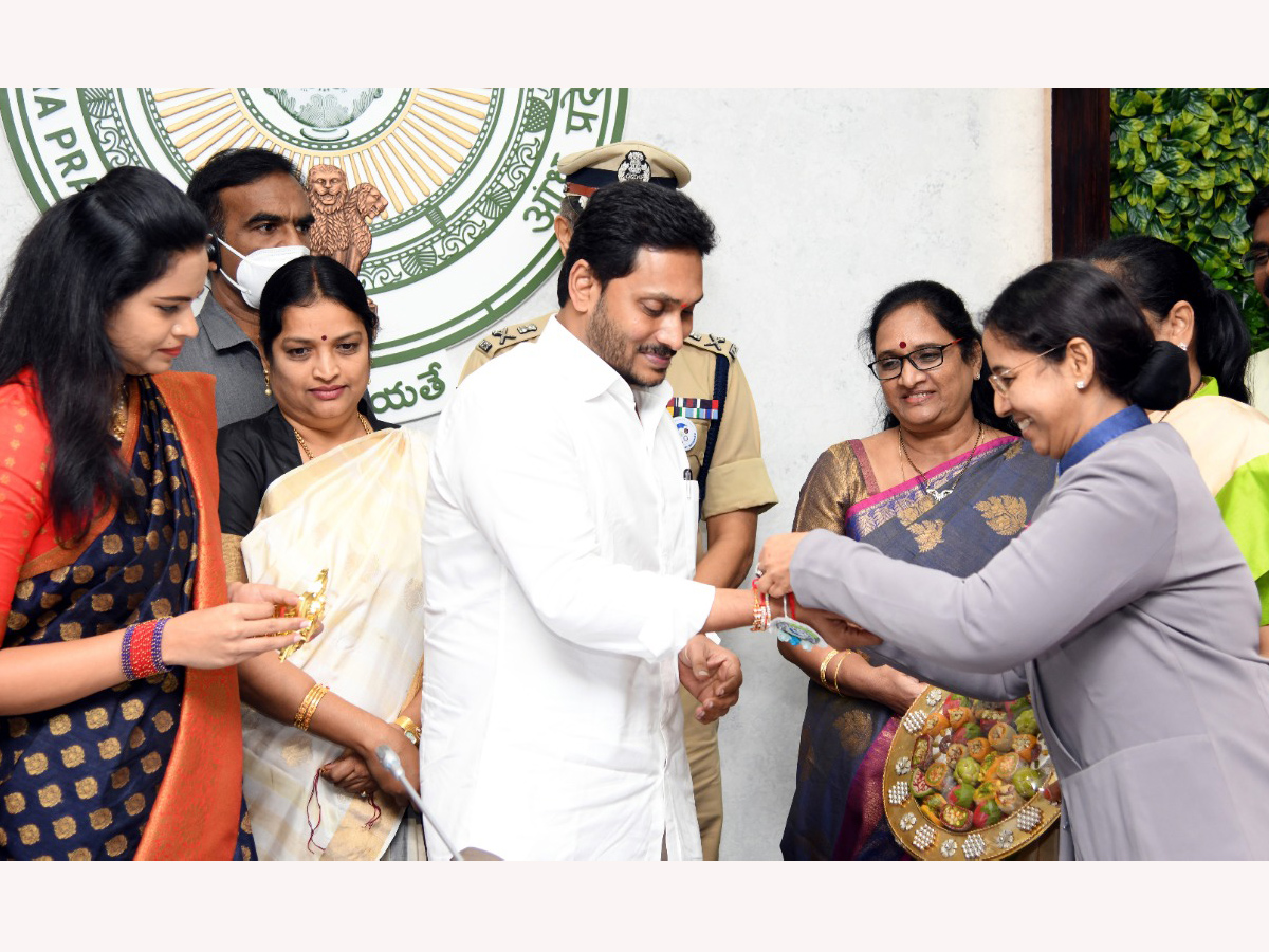 CM YS Jagan Mohan Reddy launch e-Rakshabandhan Photo Gallery - Sakshi9