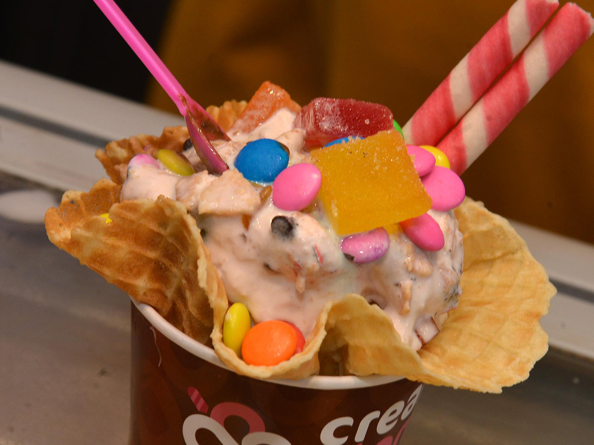 cream stone ice cream parlour at madhapur photo gallery - Sakshi10