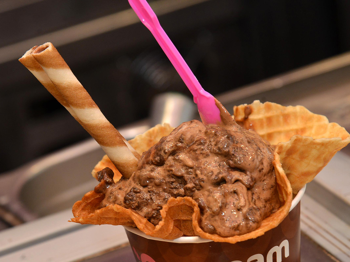 cream stone ice cream parlour at madhapur photo gallery - Sakshi13