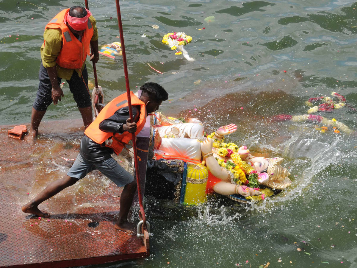 Ganesh Immersion 2020 Hyderabad TankBund Photo Gallery - Sakshi3