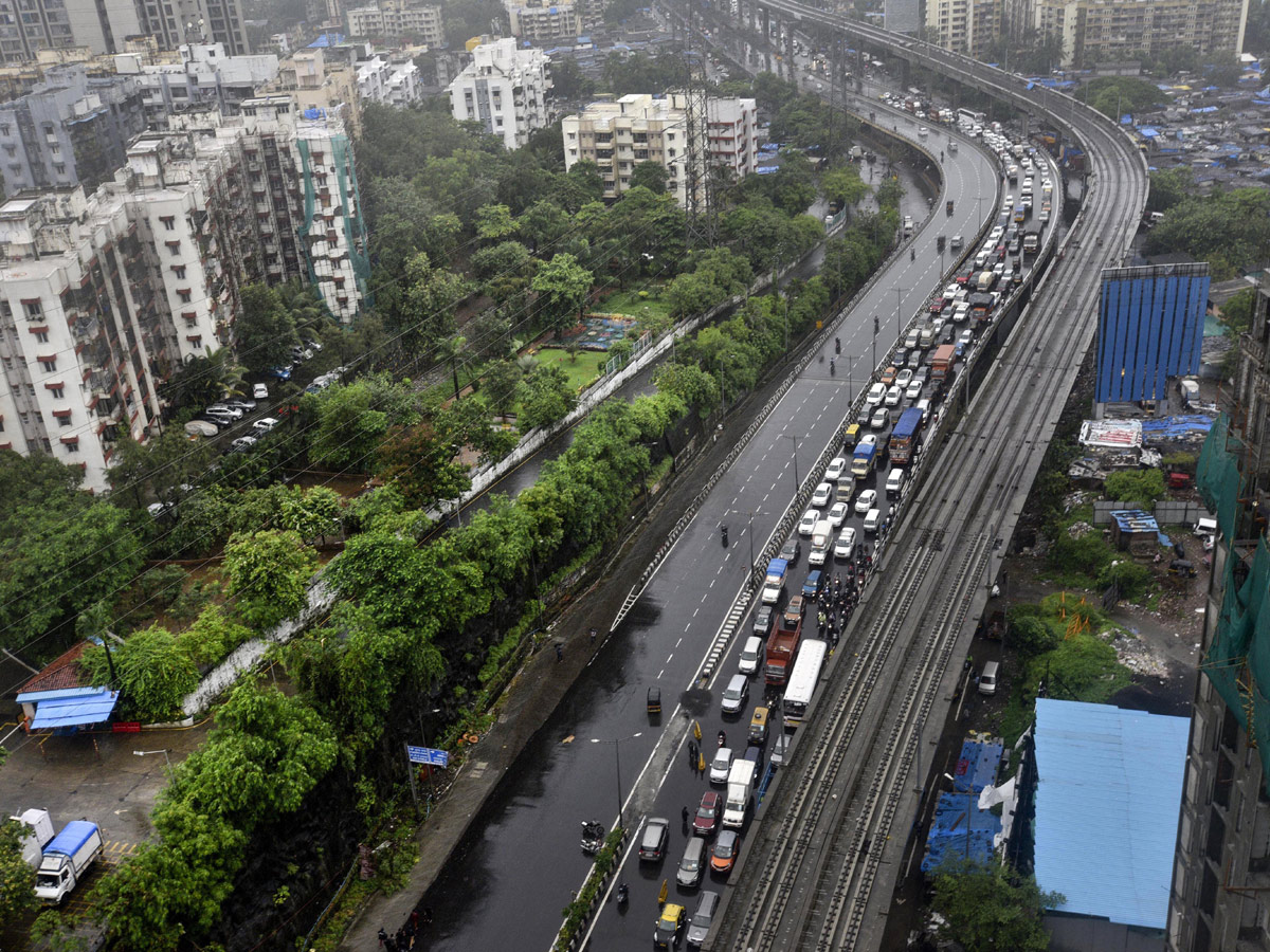 Heavy rain lashes Mumbai Photo Gallery - Sakshi13