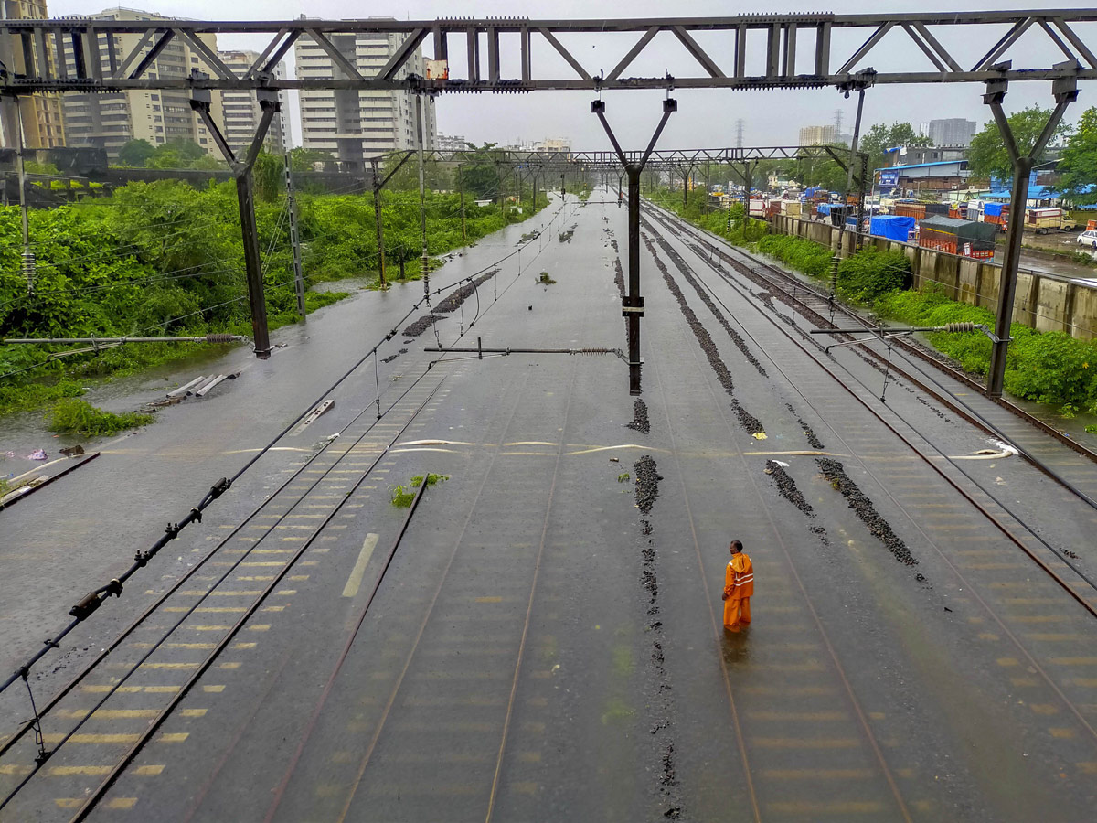 Heavy rain lashes Mumbai Photo Gallery - Sakshi19