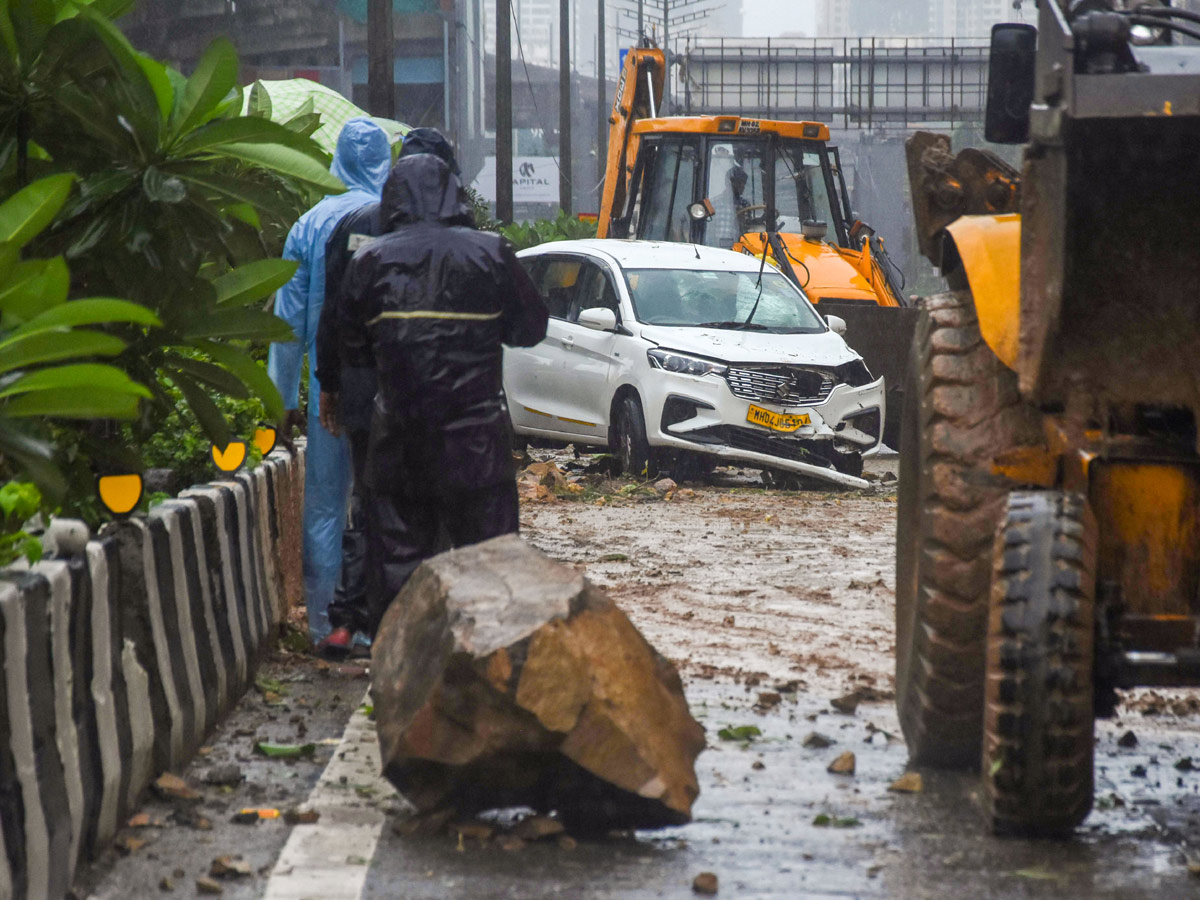 Heavy rain lashes Mumbai Photo Gallery - Sakshi20