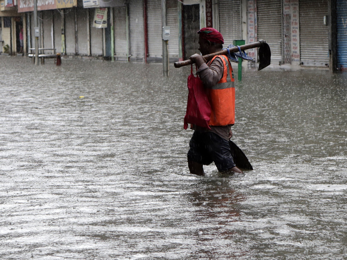 Heavy rain lashes Mumbai Photo Gallery - Sakshi4