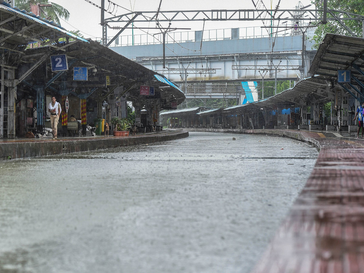 Heavy rain lashes Mumbai Photo Gallery - Sakshi7