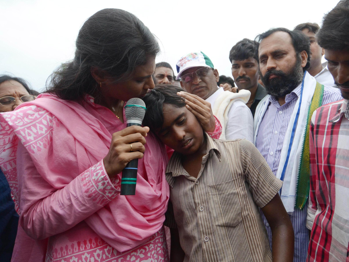 YS Sharmila Maro Praja Prasthanam Padayatra seven years completed Photo Gallery - Sakshi48