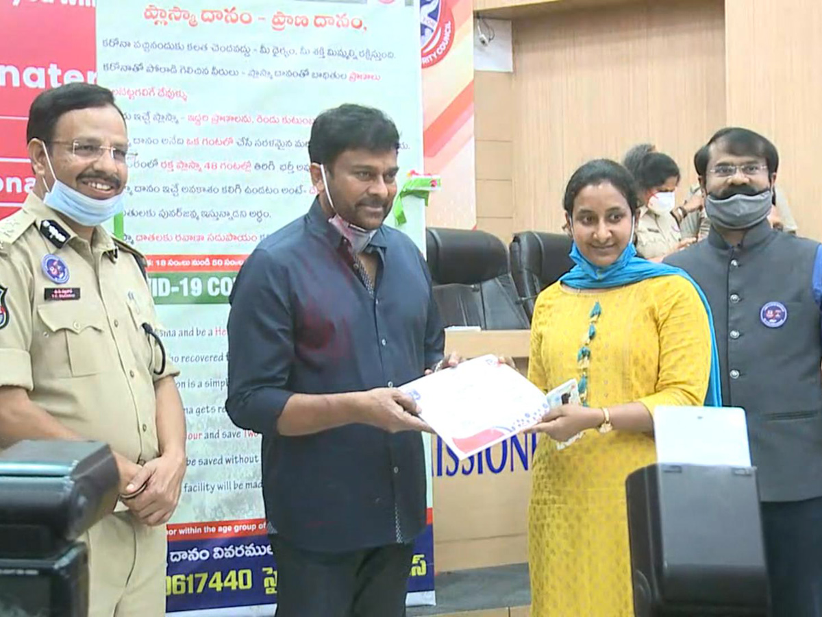 Chiranjeevi Visits Cyberabad PC Office Photo Gallery - Sakshi2