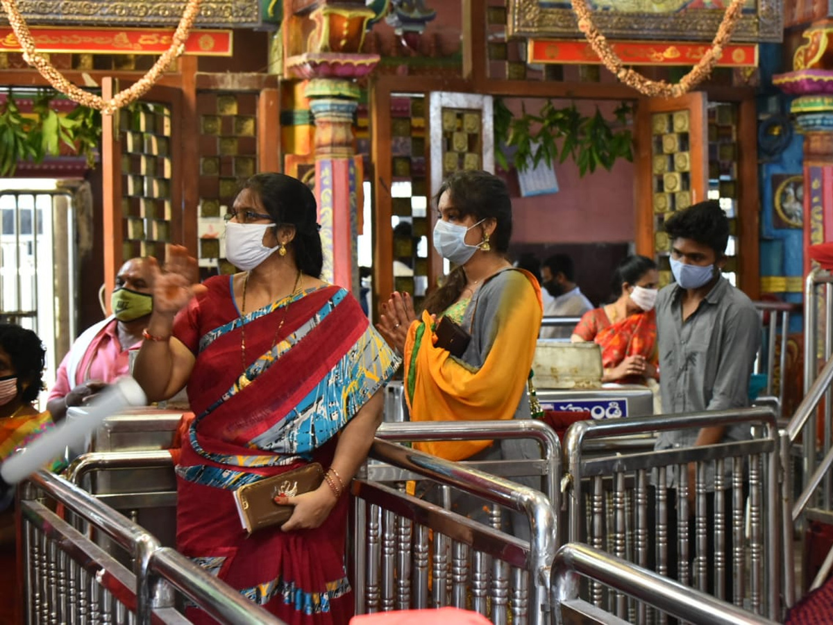 Sravana Sukravaram in vijayawada durga temple photo gallery - Sakshi12