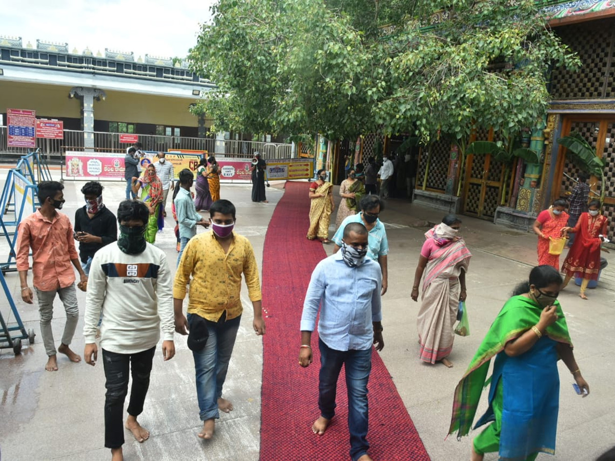 Sravana Sukravaram in vijayawada durga temple photo gallery - Sakshi13