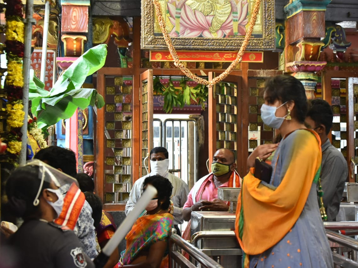 Sravana Sukravaram in vijayawada durga temple photo gallery - Sakshi14