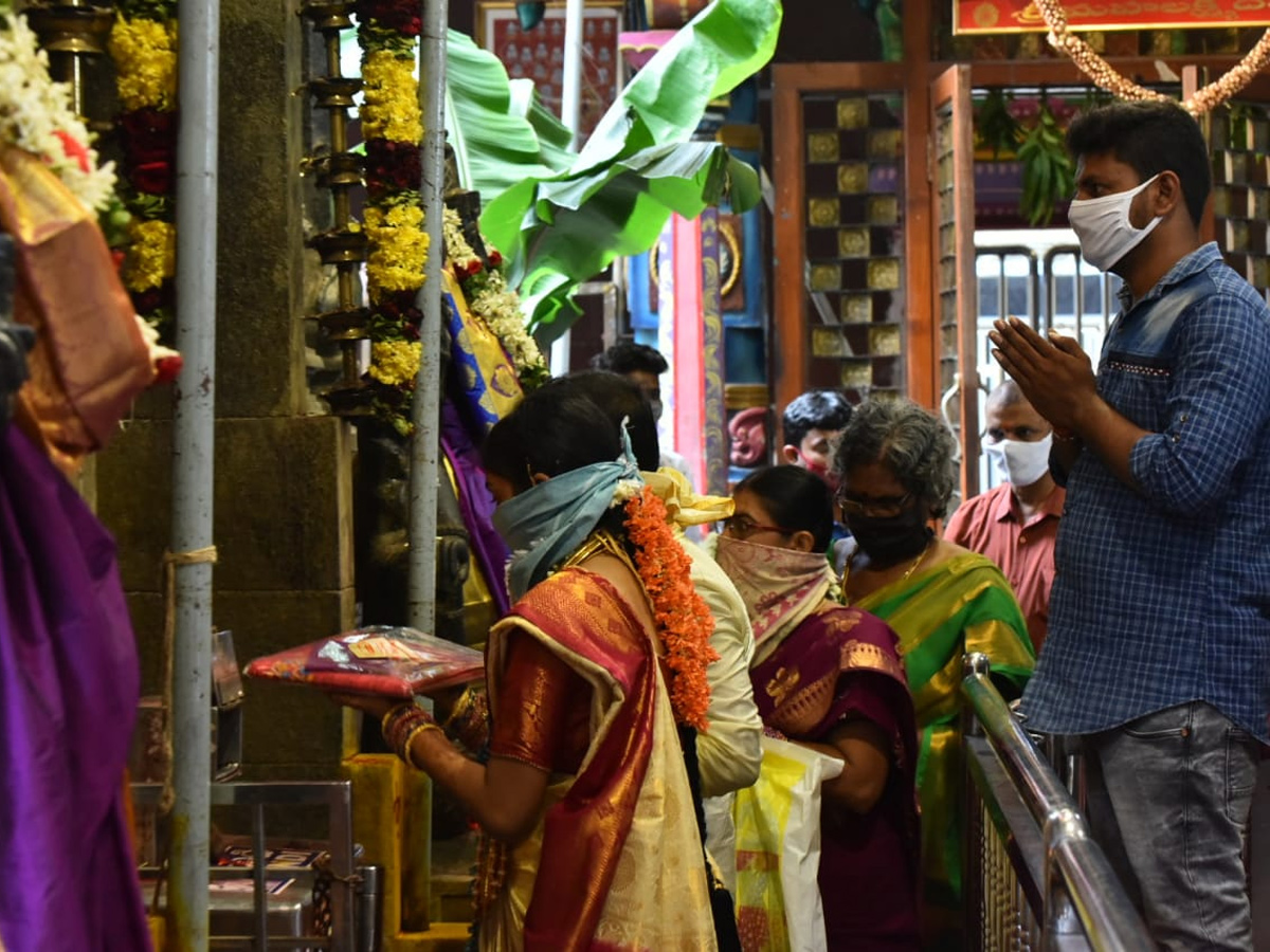 Sravana Sukravaram in vijayawada durga temple photo gallery - Sakshi15