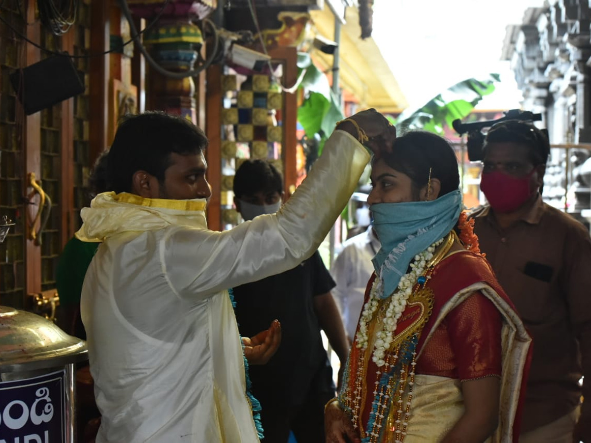 Sravana Sukravaram in vijayawada durga temple photo gallery - Sakshi17