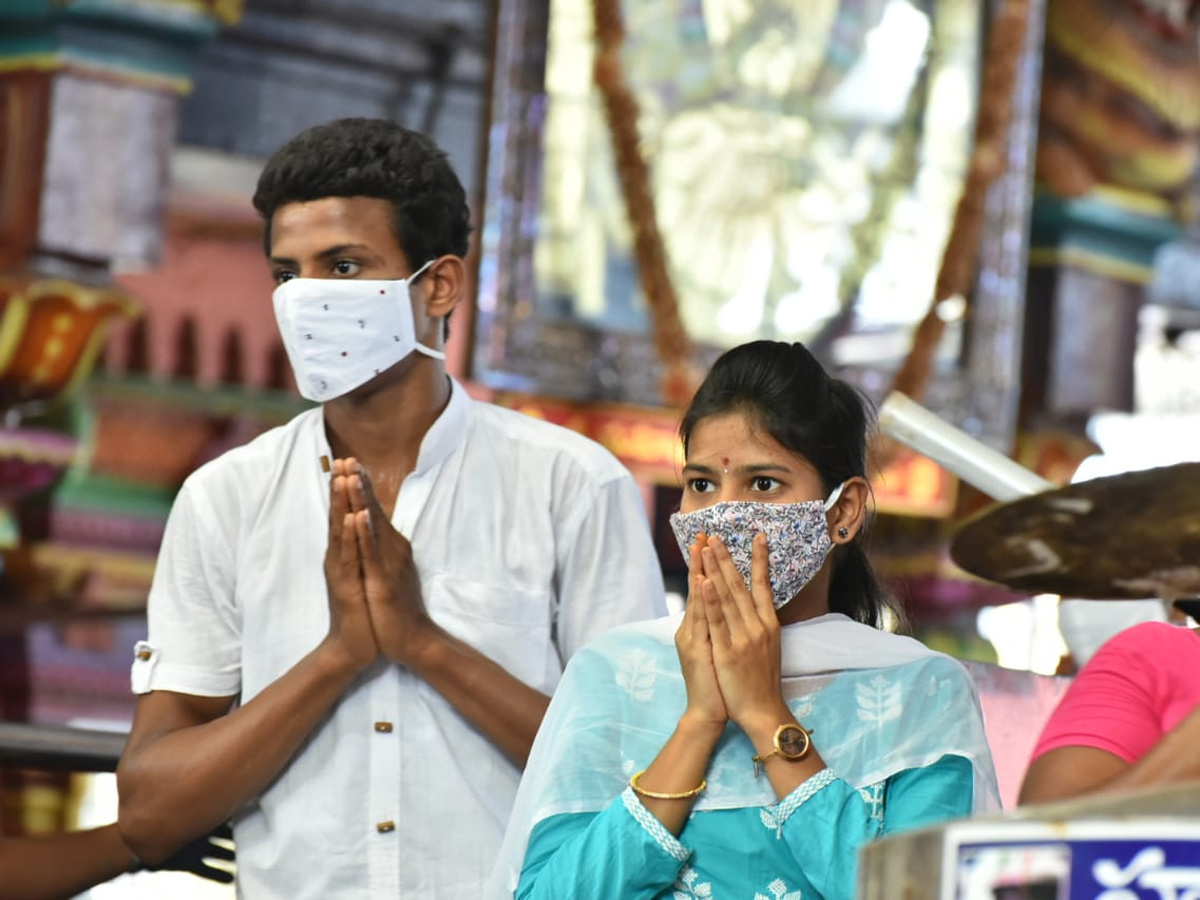 Sravana Sukravaram in vijayawada durga temple photo gallery - Sakshi2