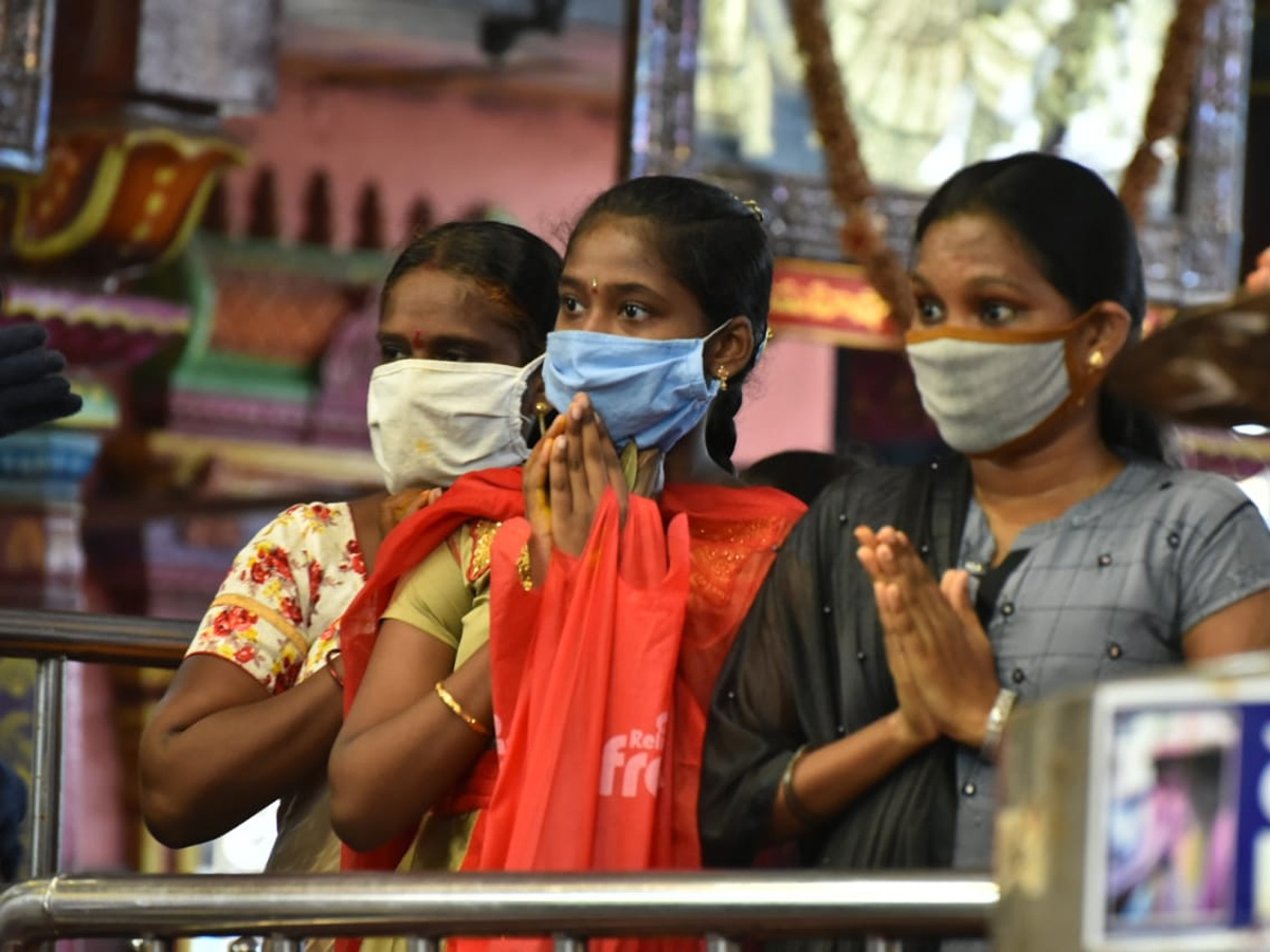 Sravana Sukravaram in vijayawada durga temple photo gallery - Sakshi3