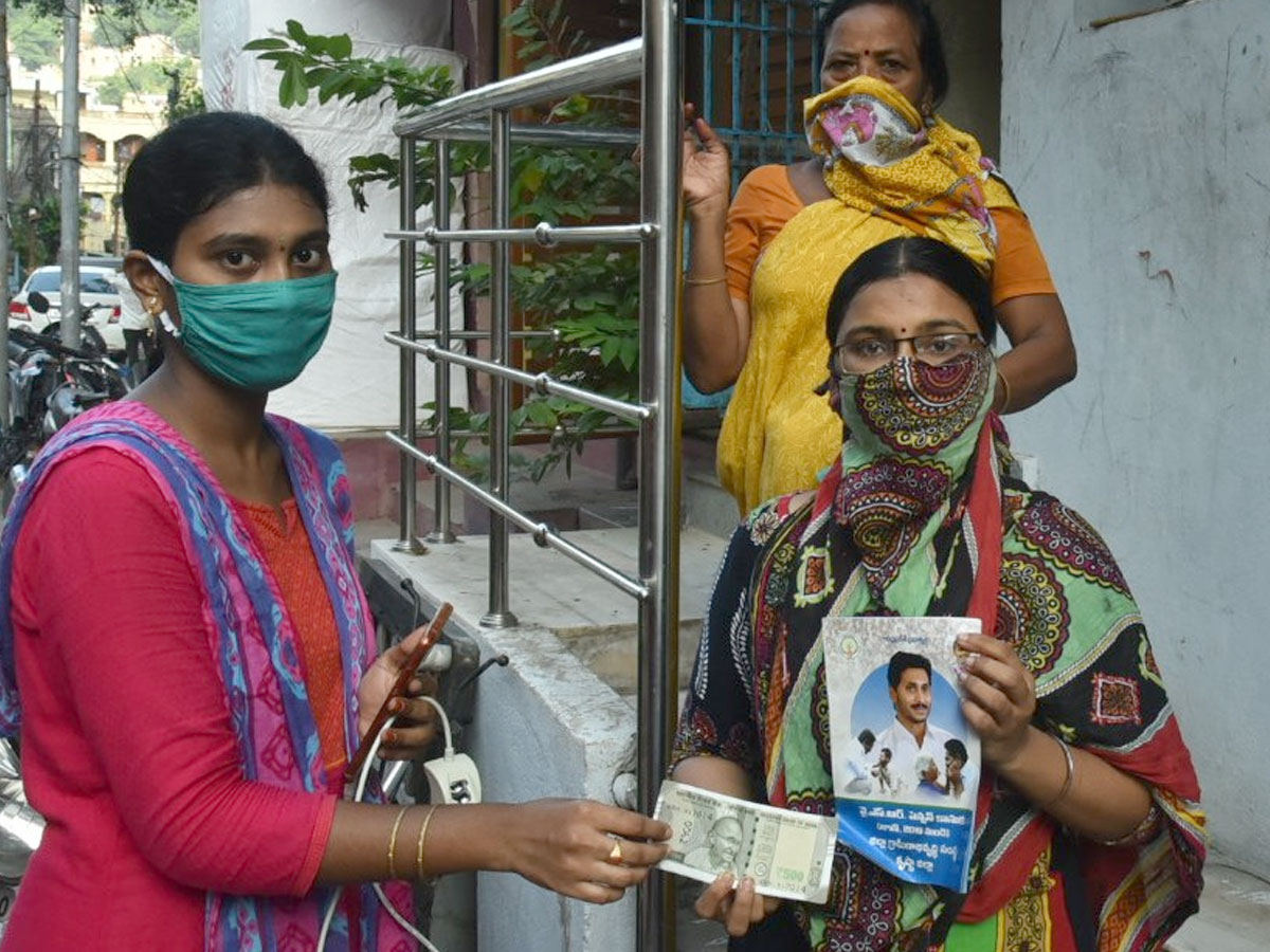  AP Volunteers Distributing Pensions To Pensioners Photo Gallery - Sakshi4