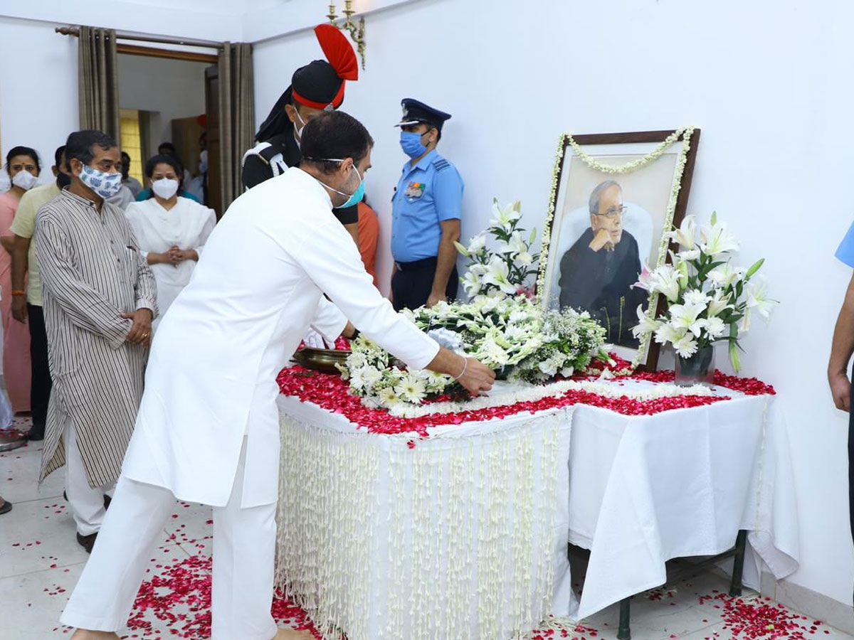  Political leaders pay their last respect to former President Pranab Mukherjee Photo Gallery - Sakshi9