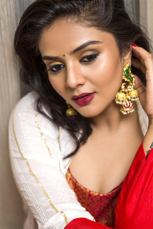 Sreemukhi New Stills Photo Gallery - Sakshi19