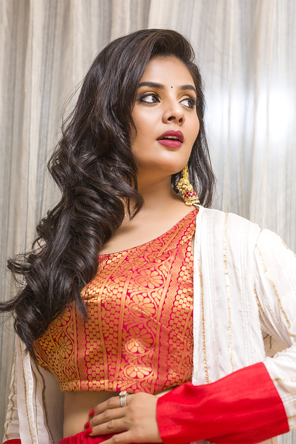 Sreemukhi New Stills Photo Gallery - Sakshi20