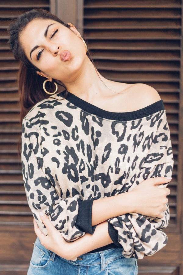 Actress Rhea Chakraborty stylish photo gallery - Sakshi21