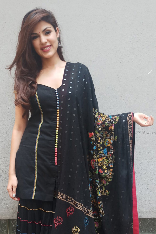 Actress Rhea Chakraborty stylish photo gallery - Sakshi38