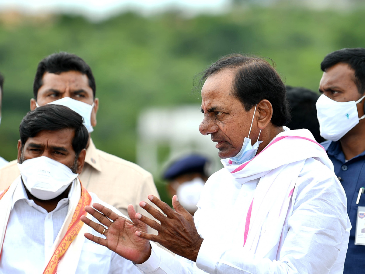 CM KCR visits Laxmi Narasimha swamy temple at Yadagirigutta - Sakshi37