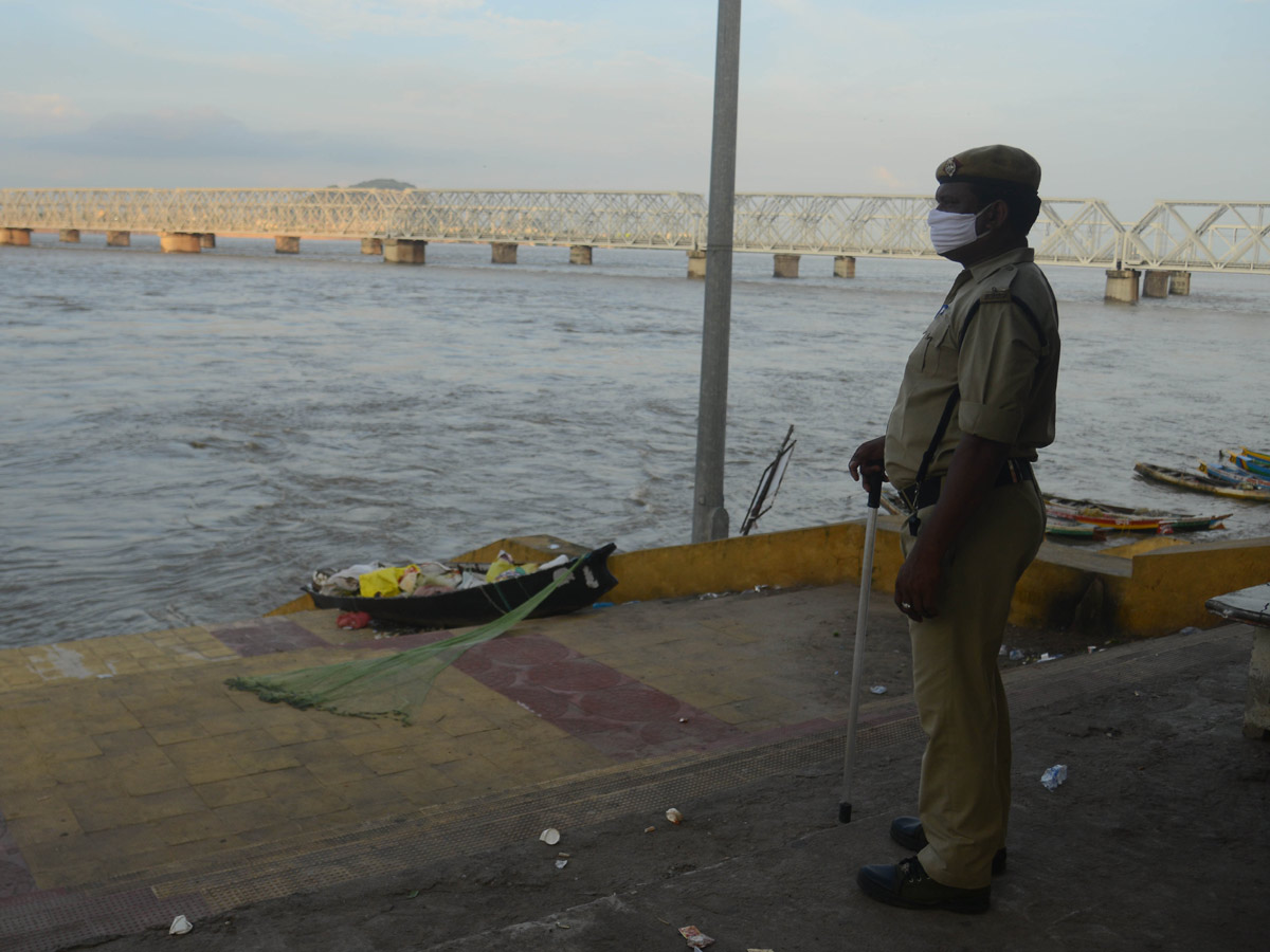 Heavy Waterfall in Krishna River Photo Gallery - Sakshi21