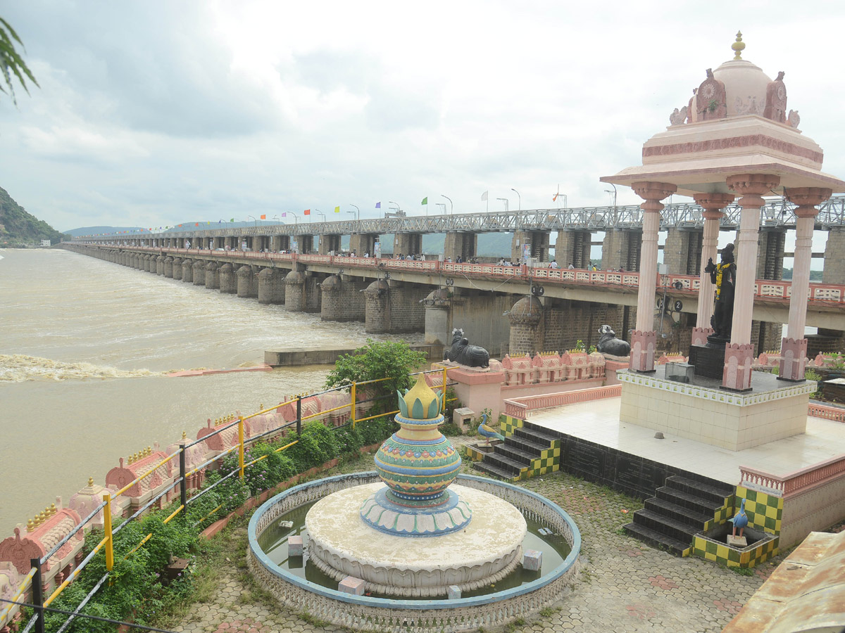 Heavy Waterfall in Krishna River Photo Gallery - Sakshi28