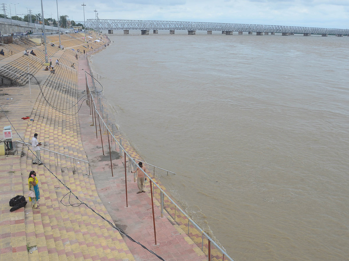 Heavy Waterfall in Krishna River Photo Gallery - Sakshi33