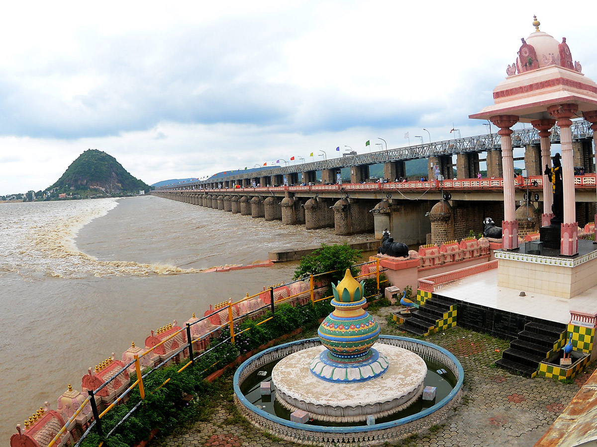 Heavy Waterfall in Krishna River Photo Gallery - Sakshi4