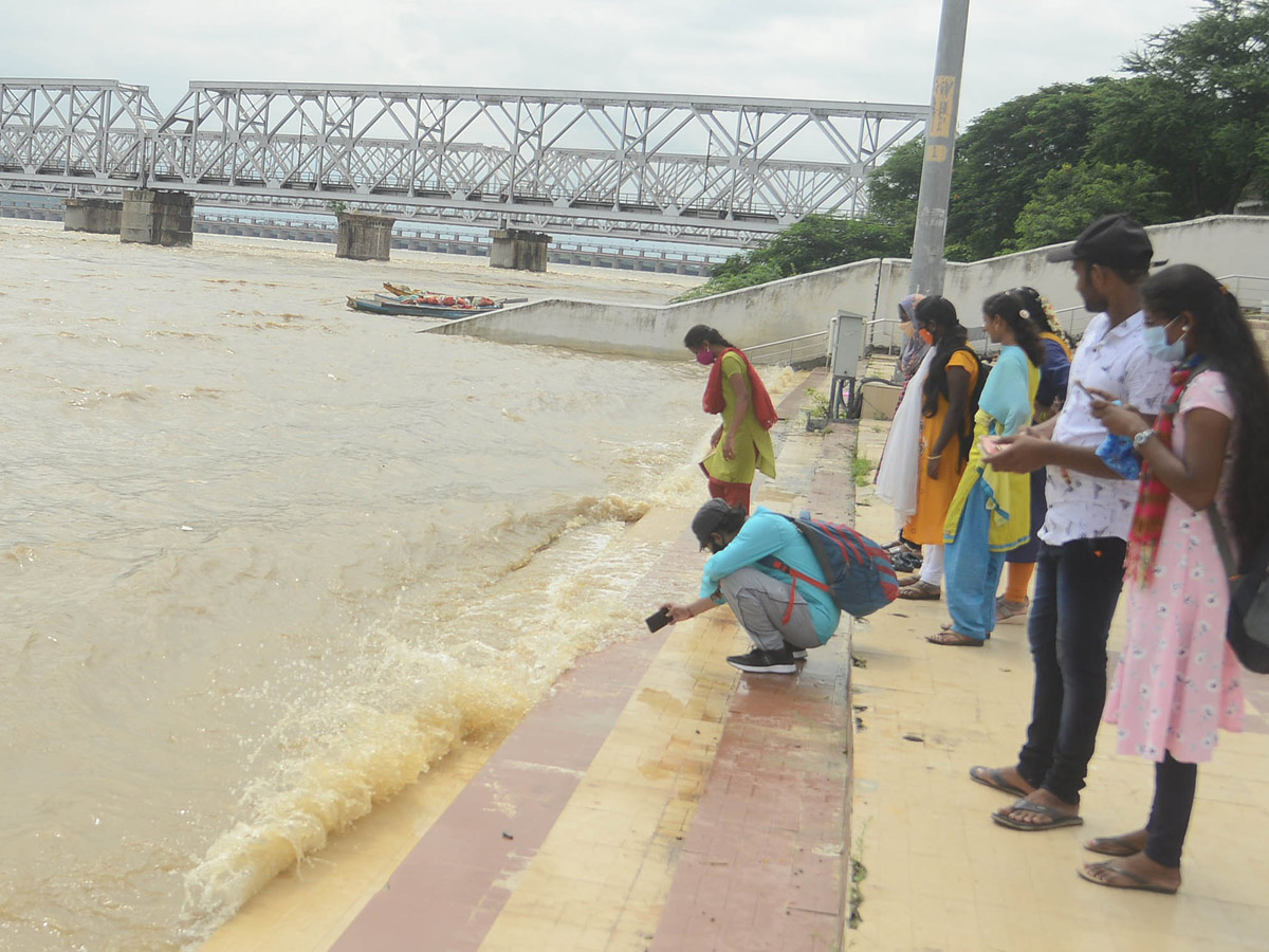 Heavy Waterfall in Krishna River Photo Gallery - Sakshi9