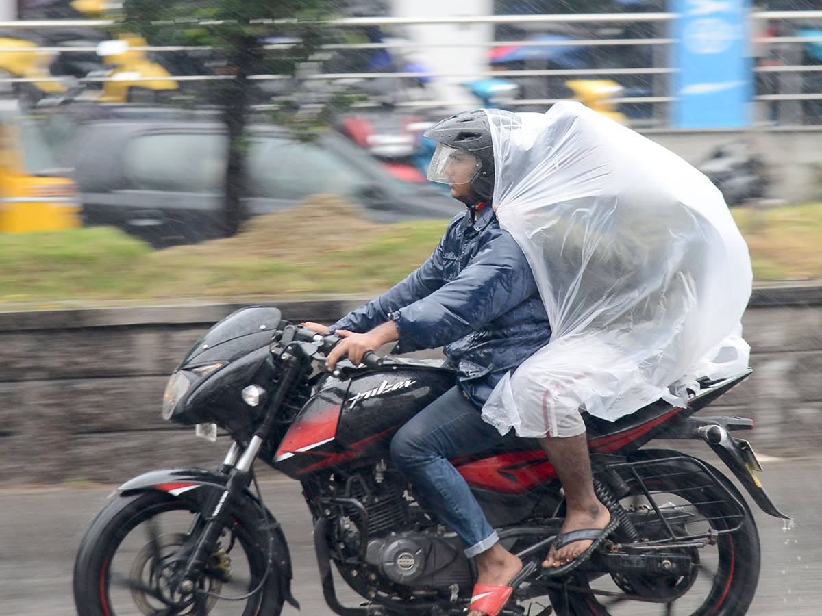 Heavy Rains in Hyderabad Photos - Sakshi16