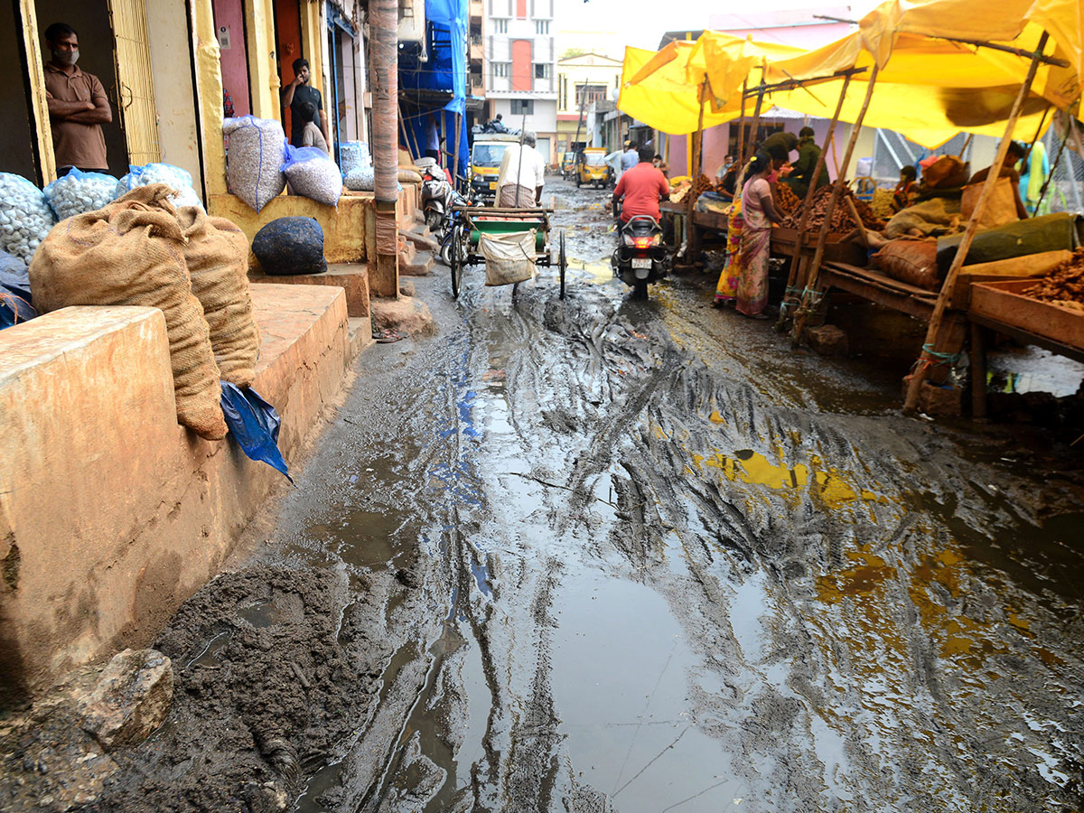 Heavy Rains in Hyderabad Photos - Sakshi17