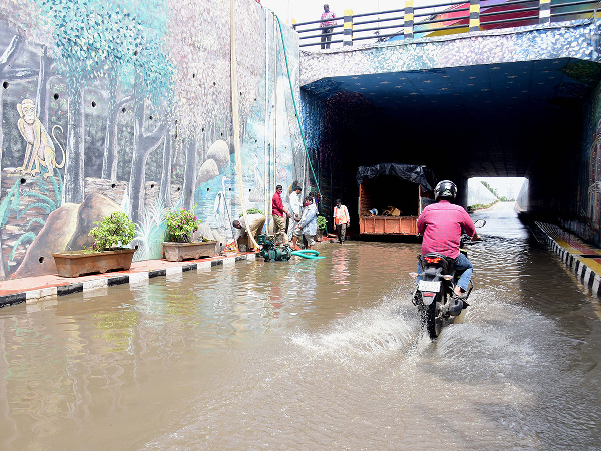 Heavy Rains in Hyderabad Photos - Sakshi18