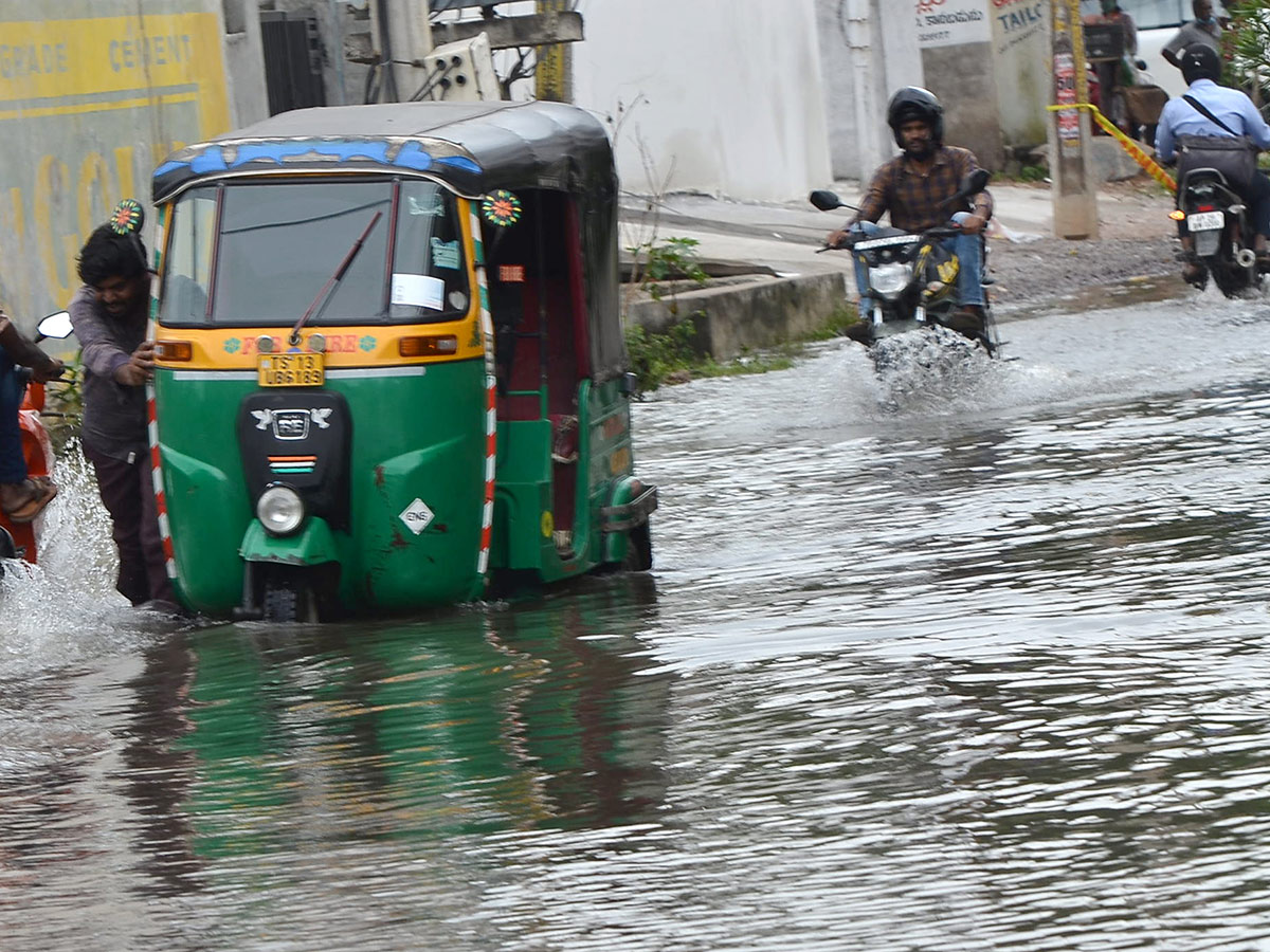 Heavy Rains in Hyderabad Photos - Sakshi27