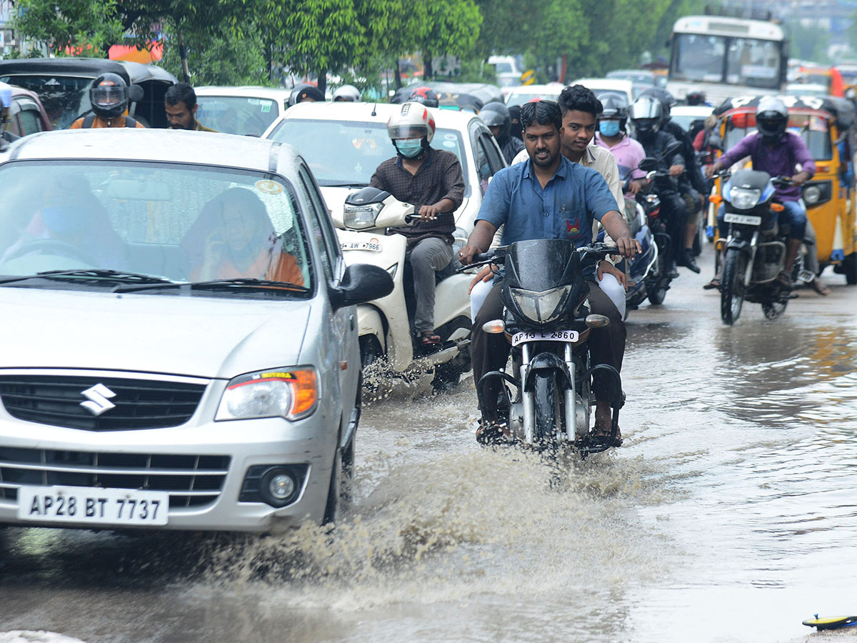 Heavy Rains in Hyderabad Photos - Sakshi8