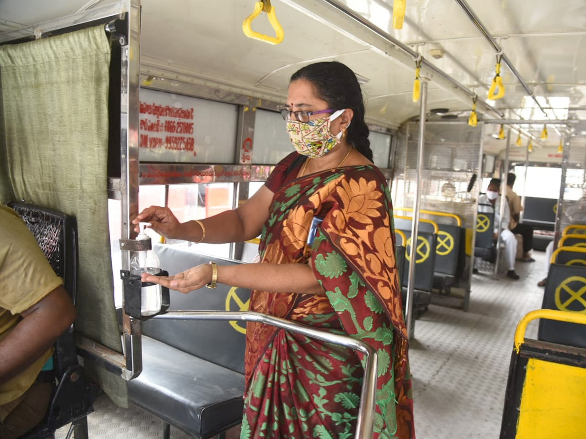 City buses hit the roads in vijayawada Photo Gallery - Sakshi2