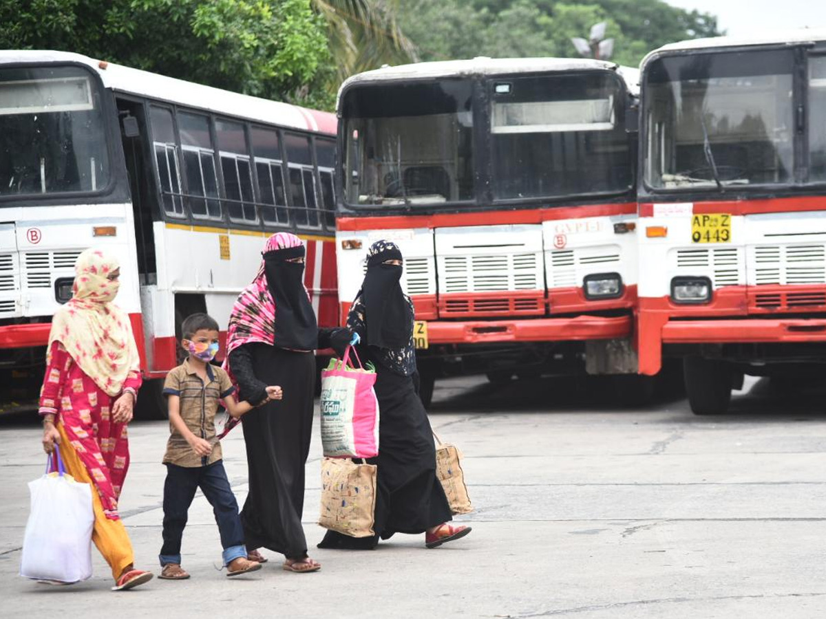 City buses hit the roads in vijayawada Photo Gallery - Sakshi10