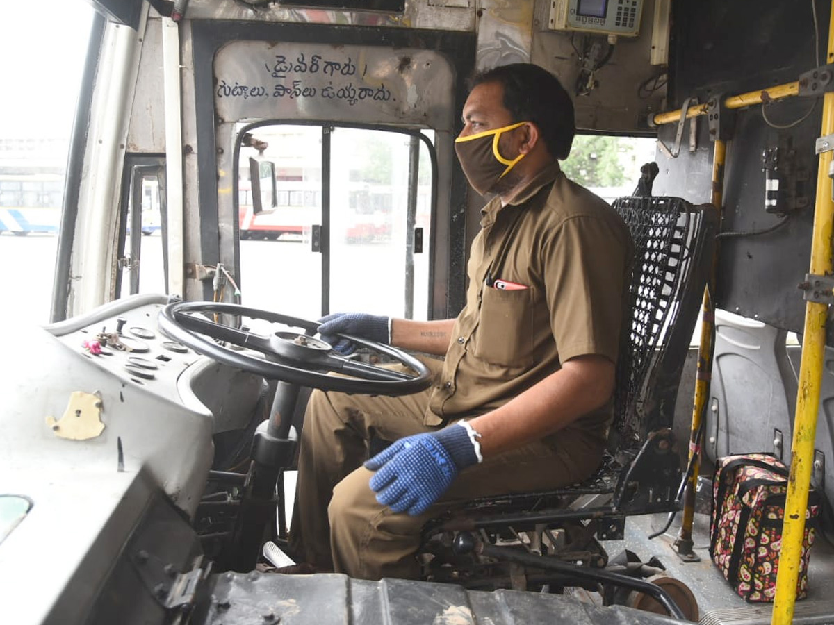 City buses hit the roads in vijayawada Photo Gallery - Sakshi13