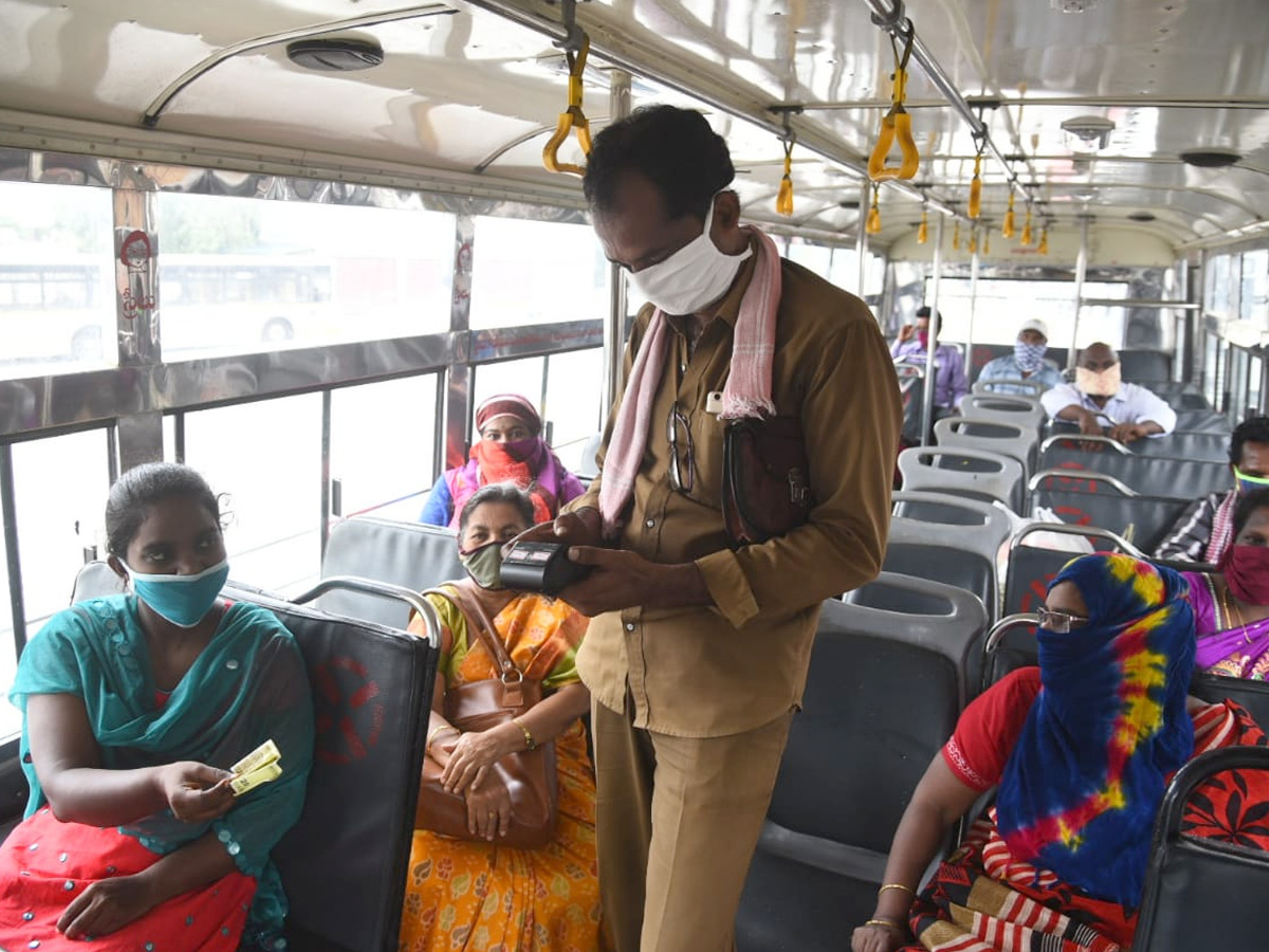 City buses hit the roads in vijayawada Photo Gallery - Sakshi5