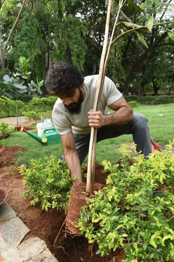 hero kartikeya photos - Sakshi26