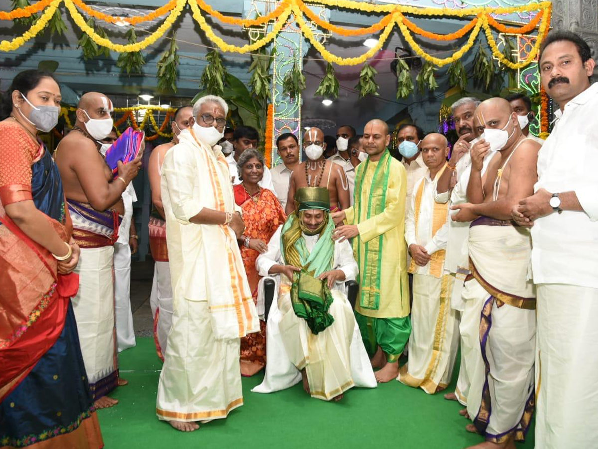 CM YS Jagan Participate Srivari Brahmotsavam At Tirumala - Sakshi2