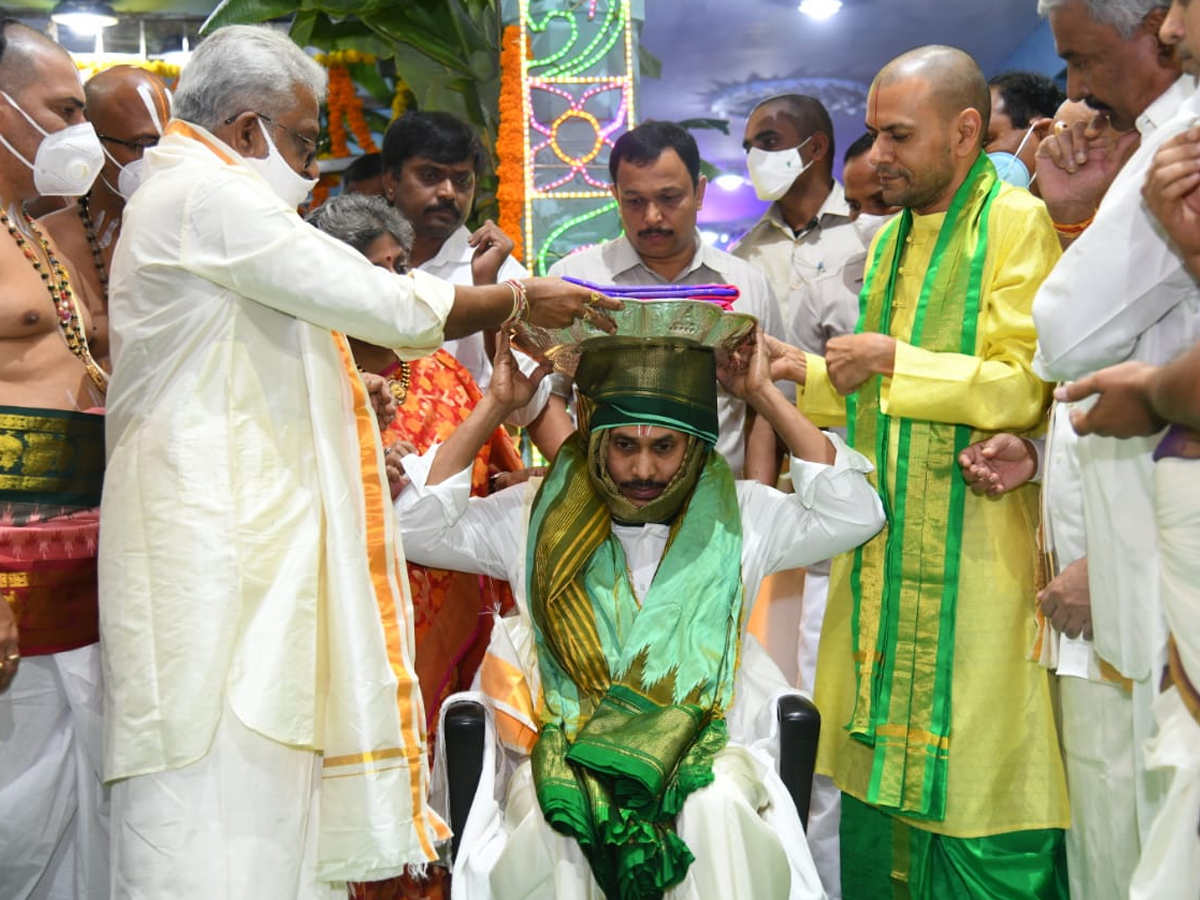 CM YS Jagan Participate Srivari Brahmotsavam At Tirumala - Sakshi17