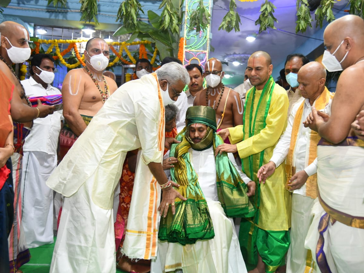 CM YS Jagan Participate Srivari Brahmotsavam At Tirumala - Sakshi21