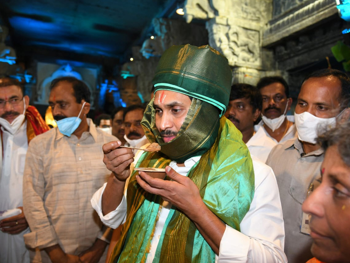 CM YS Jagan Participate Srivari Brahmotsavam At Tirumala - Sakshi31