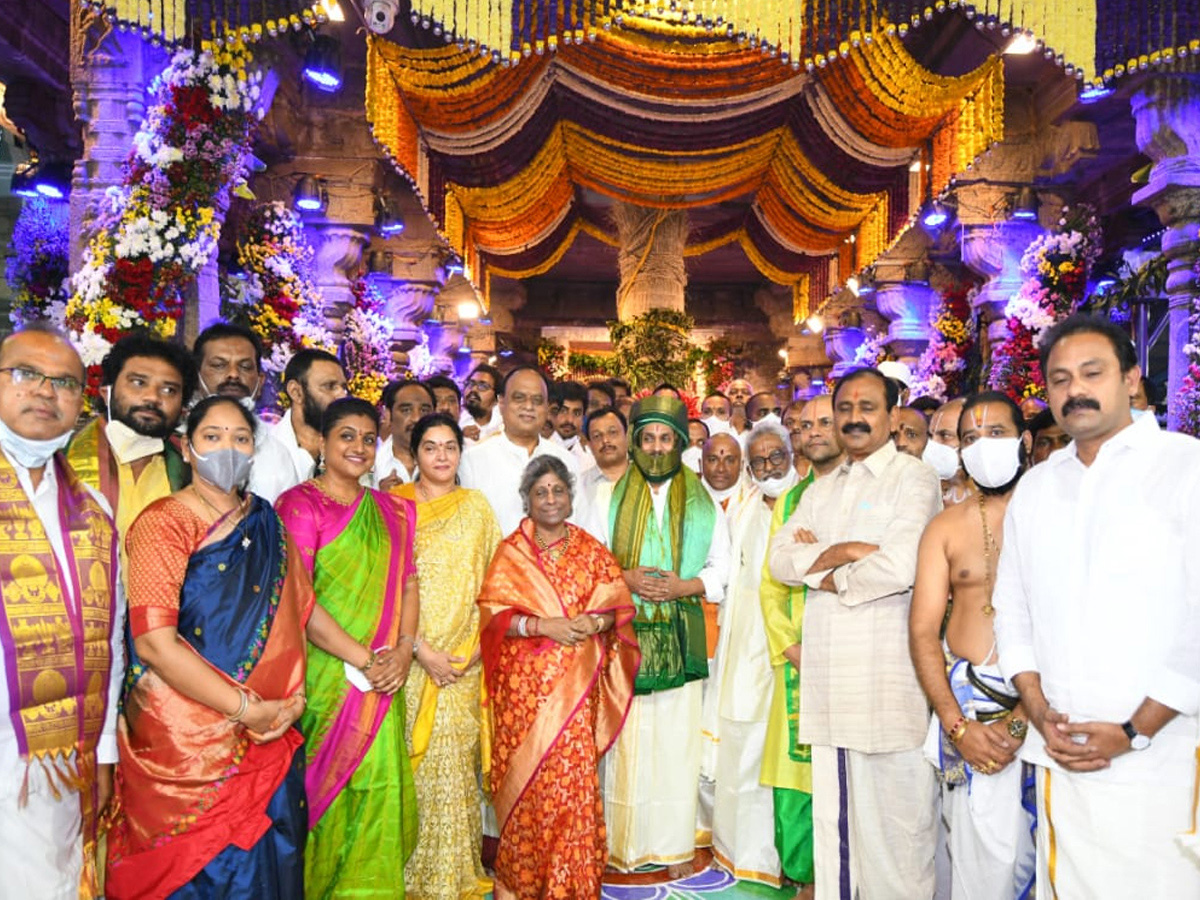 CM YS Jagan Participate Srivari Brahmotsavam At Tirumala - Sakshi33