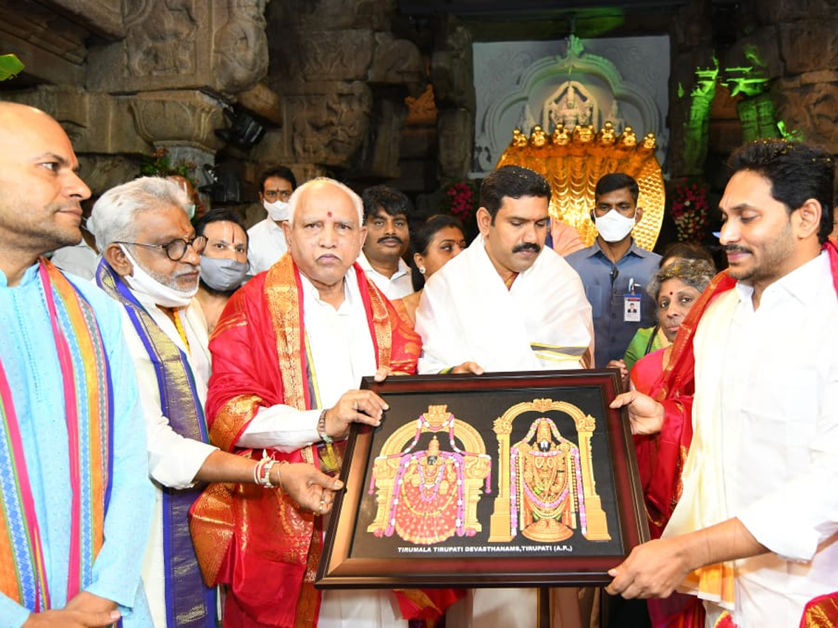 CM YS Jagan And Yeddyurappa Participated In Brahmotsavam - Sakshi12