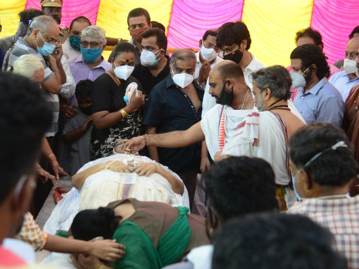 SP Balasubrahmanyam funeral Photo Gallery - Sakshi14