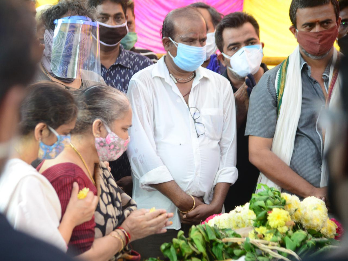 SP Balasubrahmanyam funeral Photo Gallery - Sakshi17