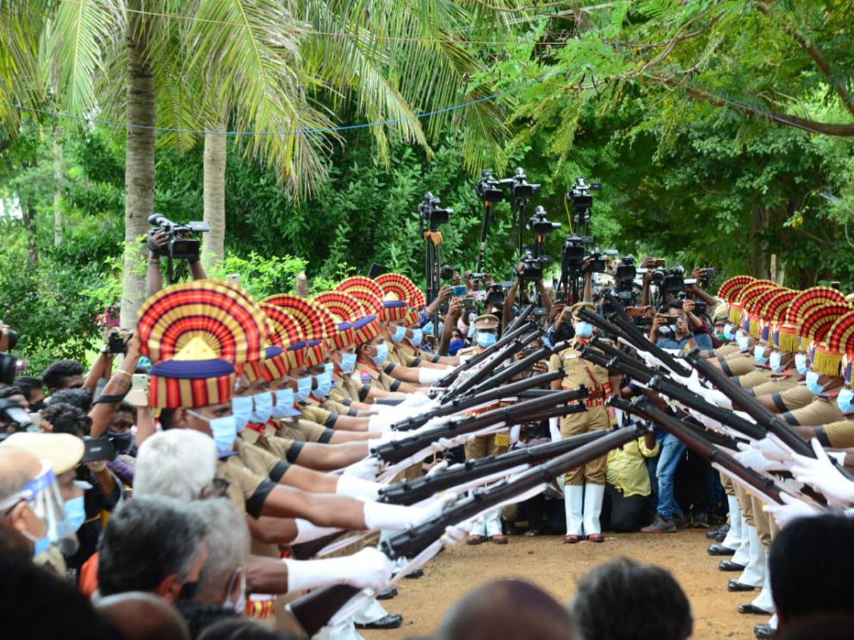 SP Balasubrahmanyam funeral Photo Gallery - Sakshi20