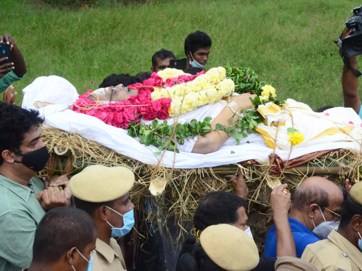 SP Balasubrahmanyam funeral Photo Gallery - Sakshi27